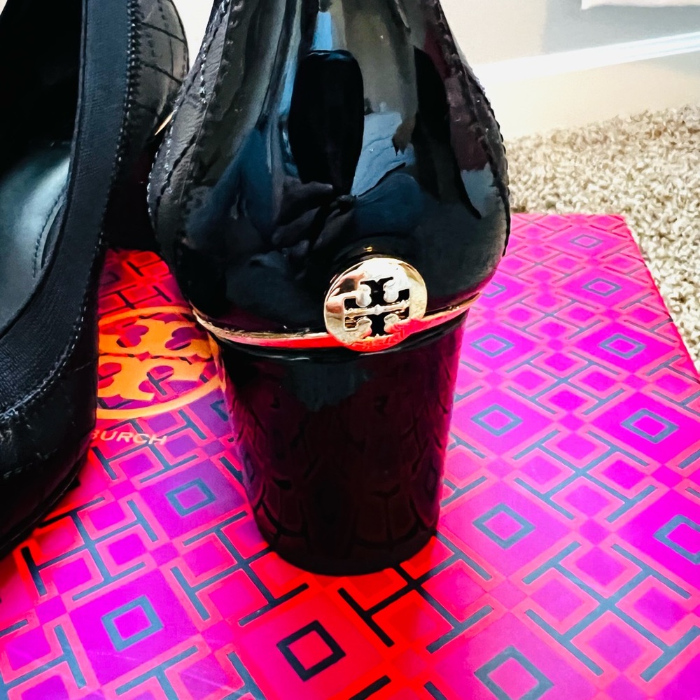 Tory Burch Carrie Quilted Pump, Size 7 - Picture 3 of 8